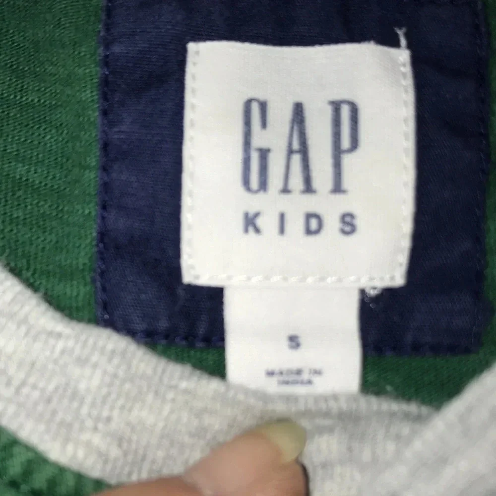 𝅺GAP KIDS long sleeve crewneck color block style soft cotton size S